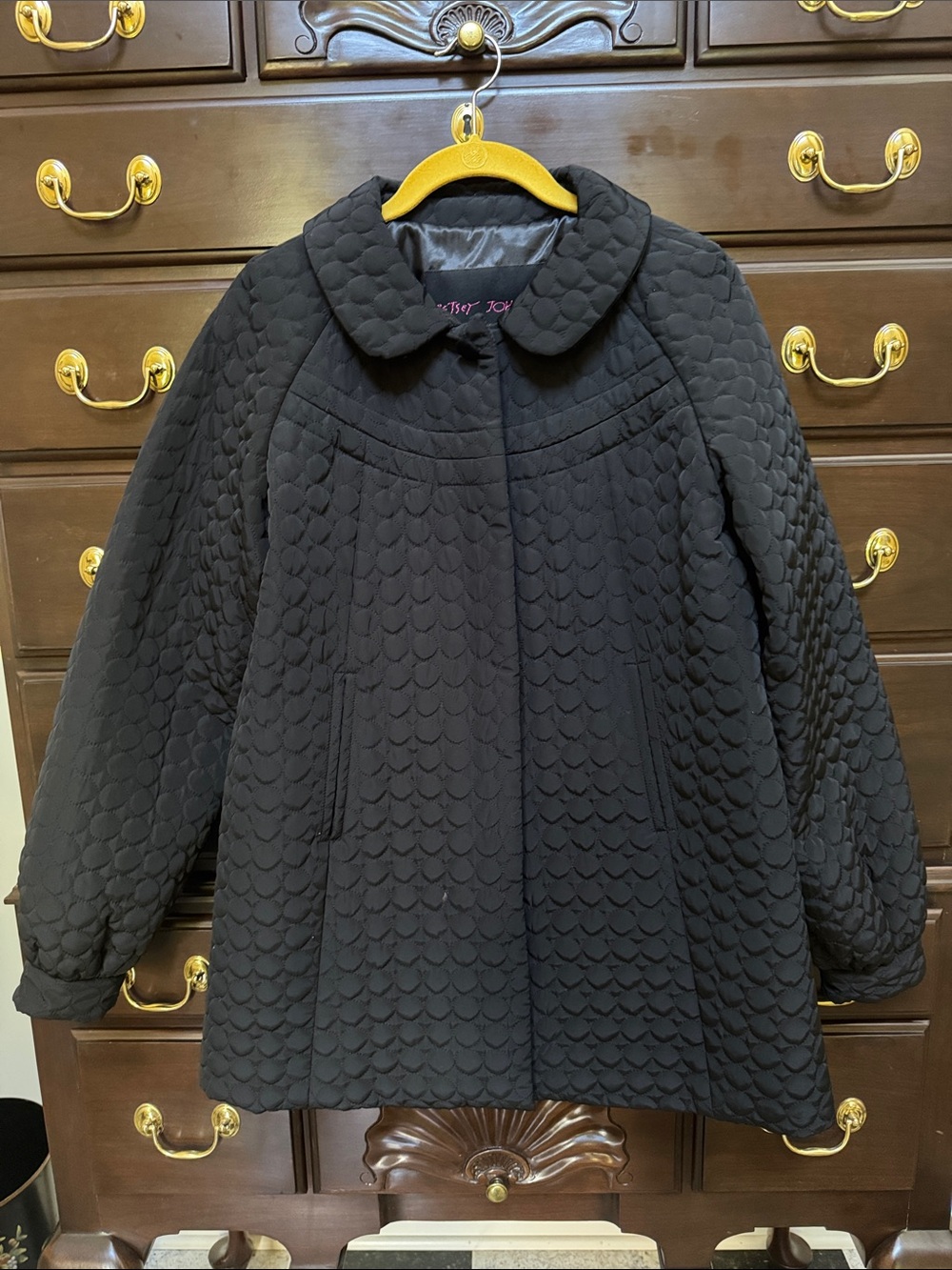 Betsey Johnson Black Quilted Scallop-Textured Puffer Jacket